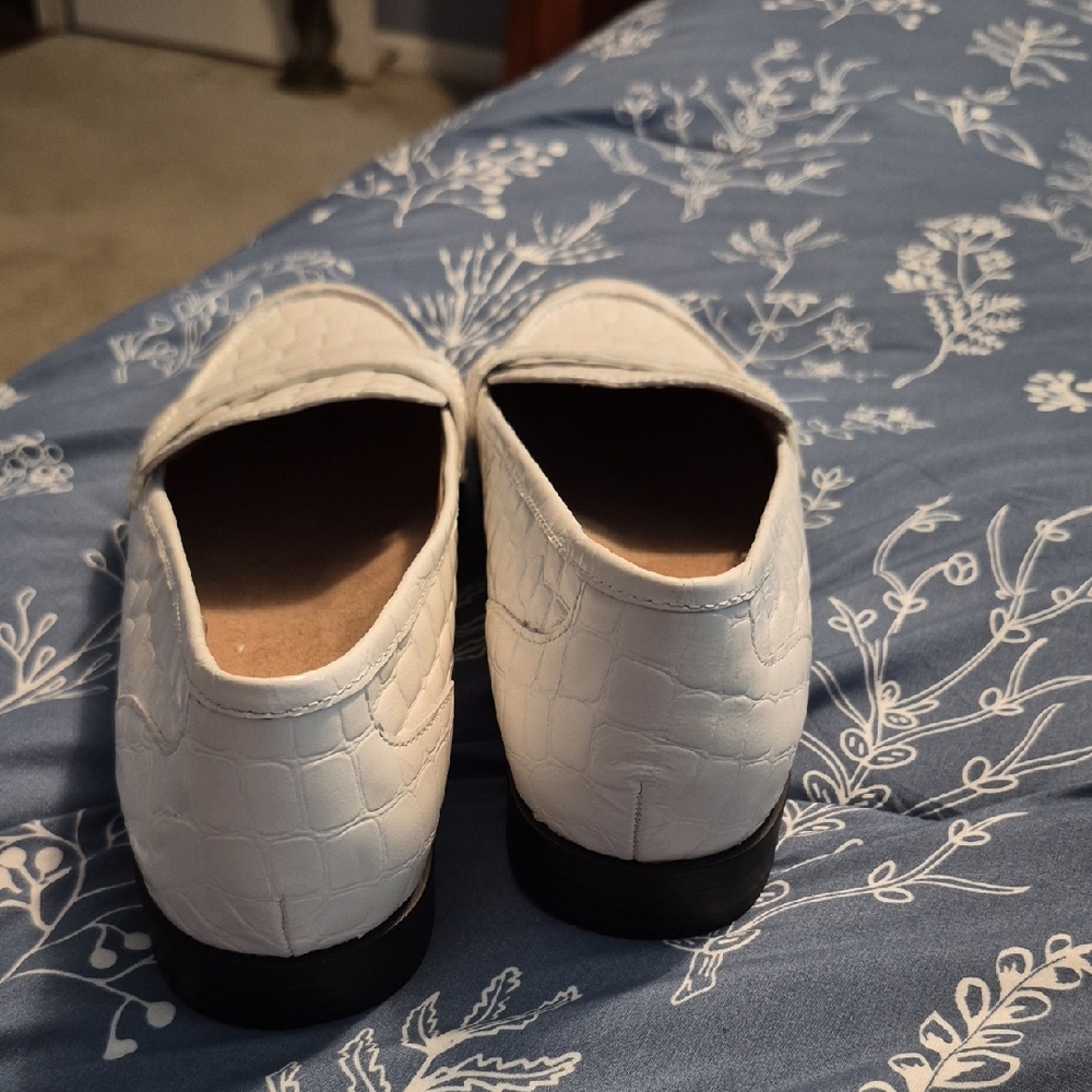 Naturalizer Ivory Croc-Embossed Penny Loafers - Picture 6 of 7